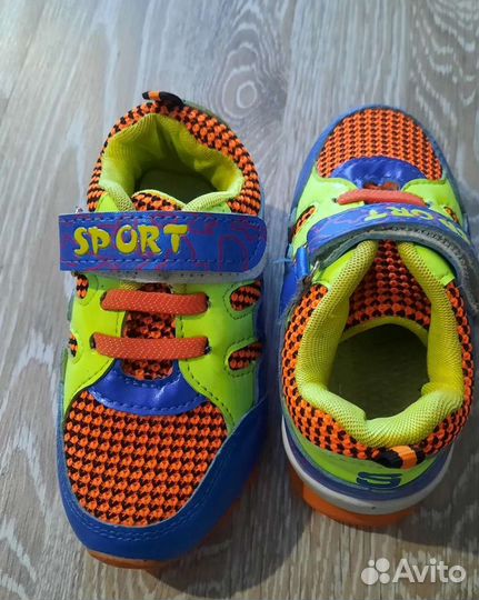 Кроссовки детские