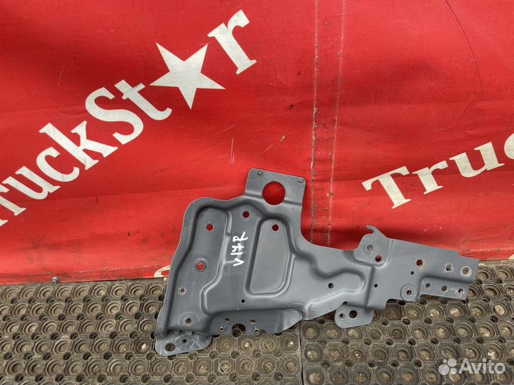 Кронштейн фары правой 2019 г. Volvo FH