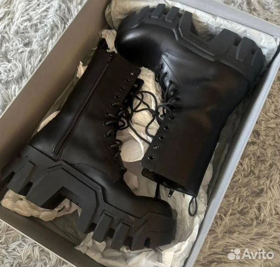 Balenciaga Bulldozer Boots на руках