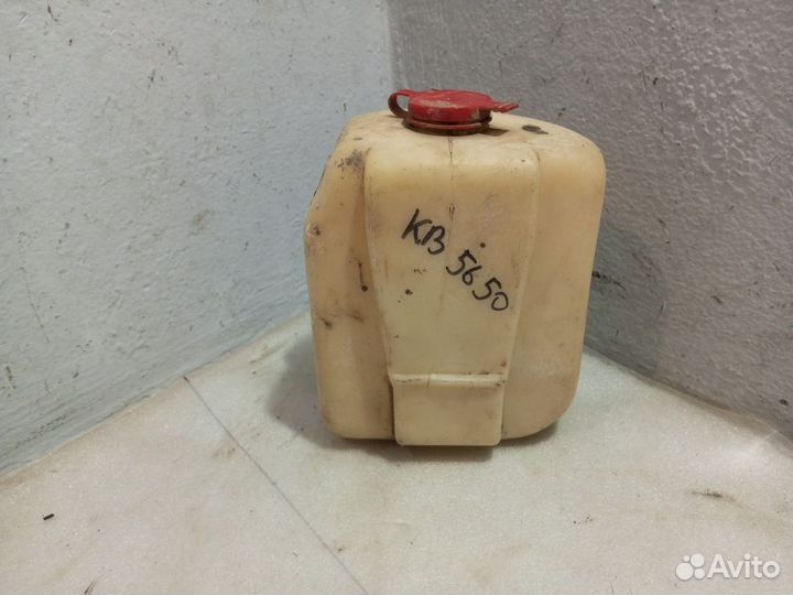 Бачок омывателя audi 100 C3