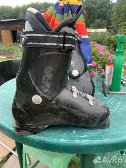 Горнолыжные ботинки atomic