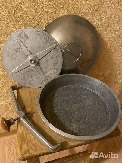 Сковорода СССР для приготовления цыпленка табака