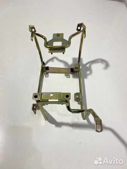 Крепление блока управления Mercedes-Benz G-Class