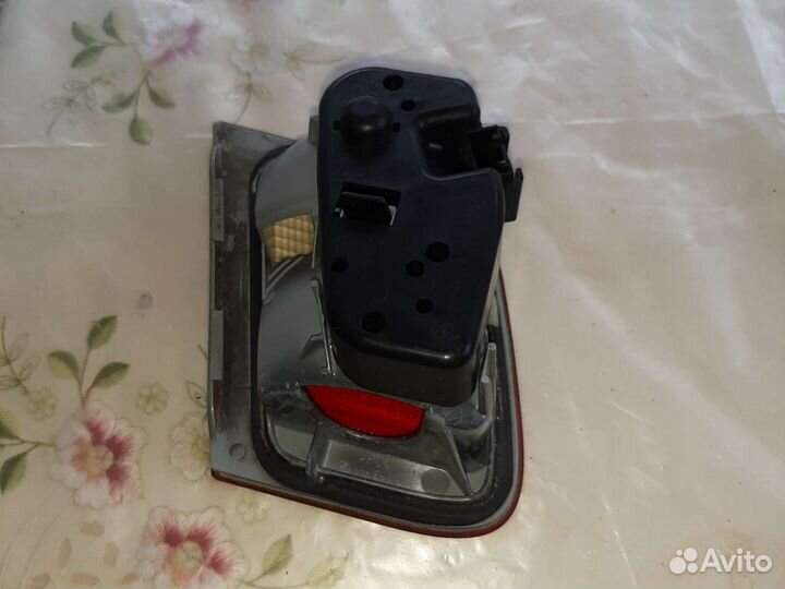 Фонарь задний внутренний правый BMW E46 до рест