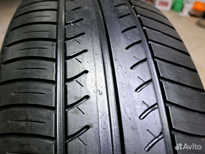 Yokohama BluEarth AE01 215/60 R16 99H