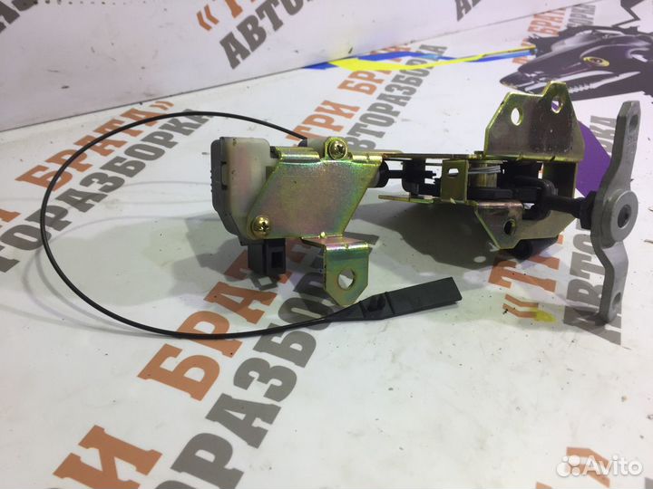 Фольксваген Туарег Замок заднего стекла