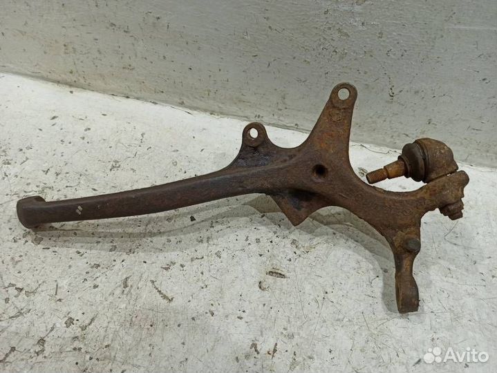 Кулак передний левый