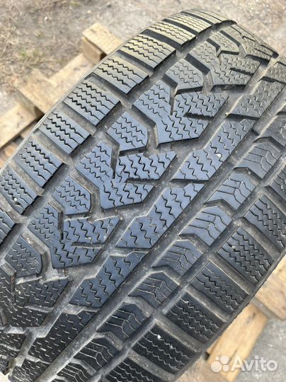 Kumho I'Zen RV Asymmetric 275/40 R20