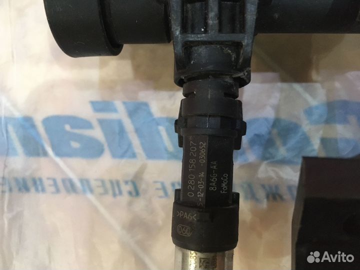 Топливная рейка форсунка Ford EcoSport