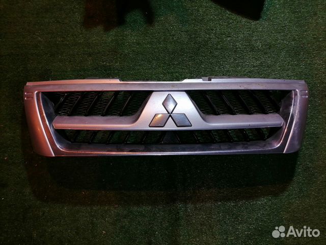 Решетка радиатора MN117713 Mitsubishi Pajero III V