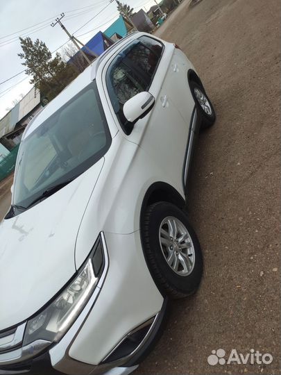 Mitsubishi Outlander 2.0 CVT, 2015, 280 000 км