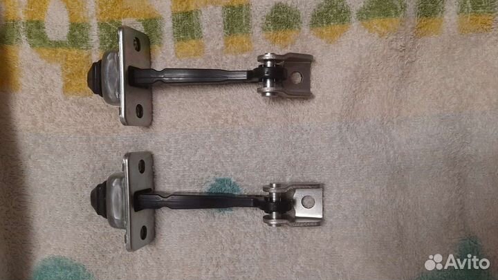 Ограничитель для двери дл. задний на Гранту,Калину