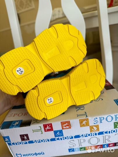 Новые кроссовки Котофей 25