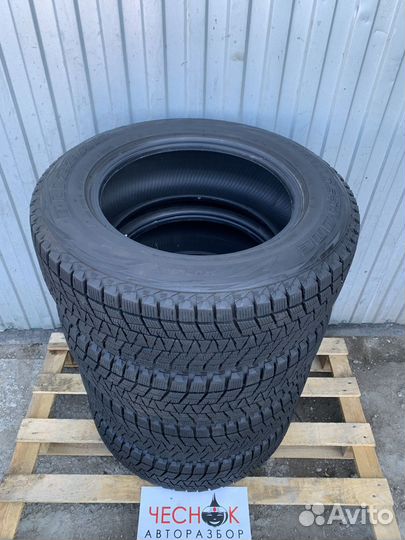 Bridgestone Blizzak DM-V1 215/65 R16