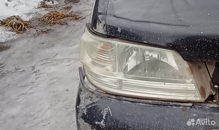 Фары на nissan cube А Z 10