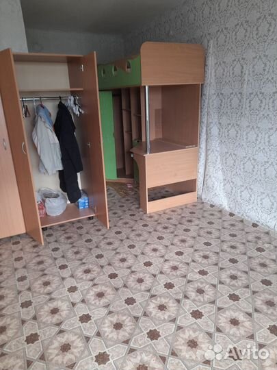 Детская кровать чердак со столом и шкафом