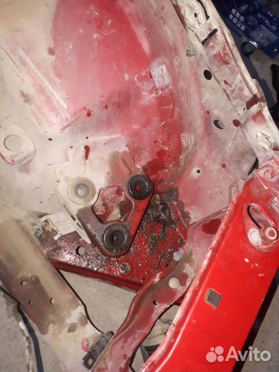 Передняя часть автомобиля морда мерседес 202