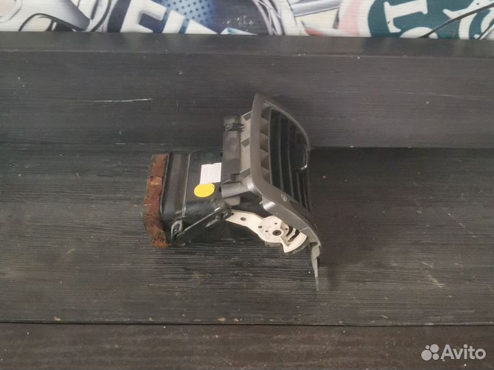 Дефлектор правый Peugeot 407