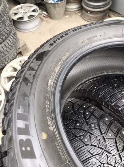 Bridgestone Blizzak Spike-02 SUV 225/60 R17
