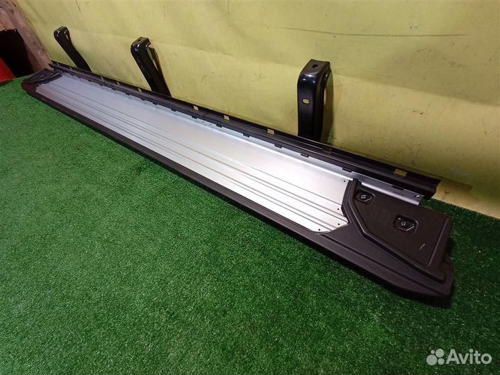 Подножка порога правая Mitsubishi Pajero/Montero