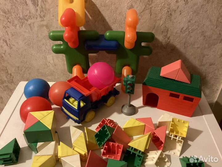 Разнообразные детские игрушки и игры