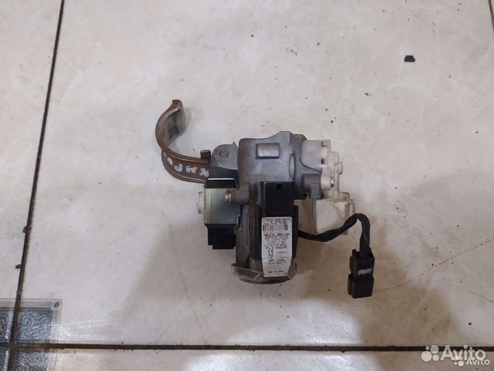 Замок зажигания Toyota Corolla e150