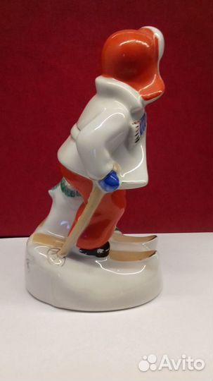 Фарфоровая статуэтка Мальчик на лыжах.Лыжник.зхк П