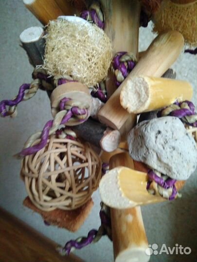 Игрушка погрызушка для попугая