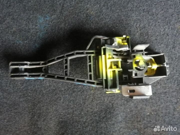 Основание ручки двери наружней левой Ford Focus 3