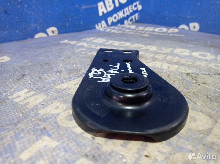 Левый кронштейн заднего подрамника Nissan Teana