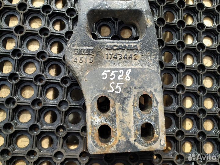 1743442 Тварерса над кпп Scania 5-series
