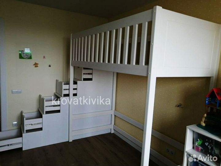 Кровать чердак из массива, лестница комод