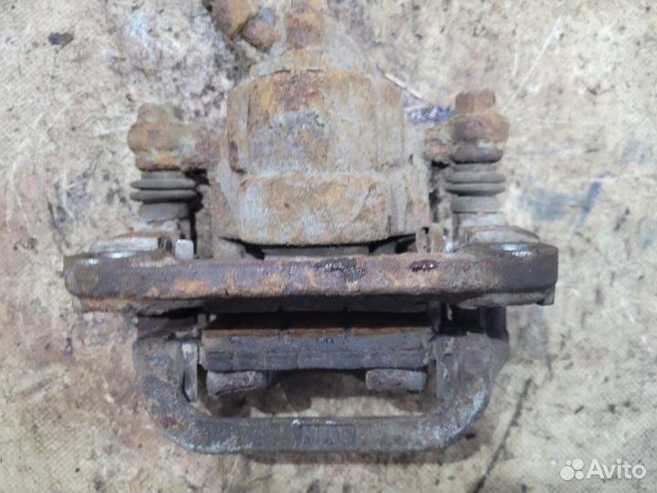 Суппорт задний правый Nissan Teana J31 VQ23DE 2006