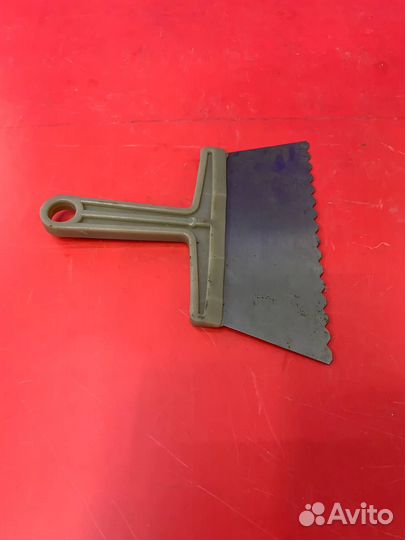 Шпатель зубчатый для кафеля,ширина 190 мм