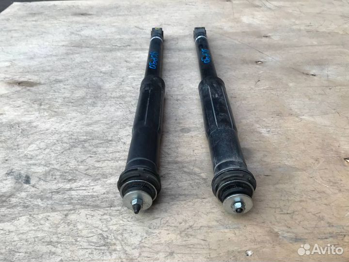 Амортизатор задний Toyota Yaris Vitz SCP90