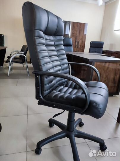 Офисное кресло
