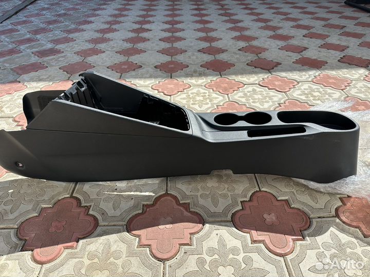 Подлокодник хундай солярис 2