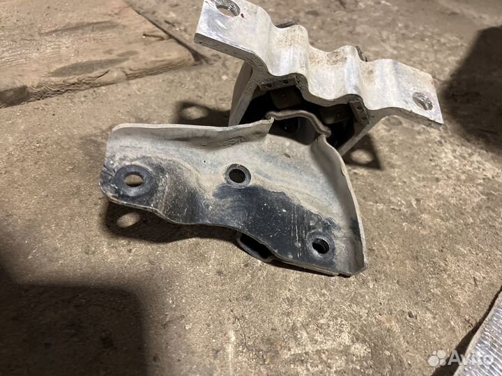 Подушка двигателя renault sandero sw 2012