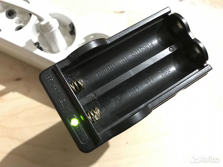 Зарядное устройство 18650 / CR123A