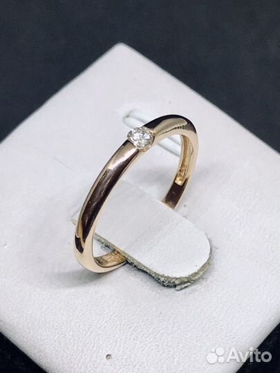 Кольцо с бриллиантом