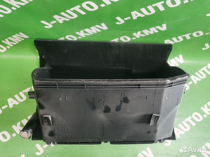 Бардачок Toyota Avensis