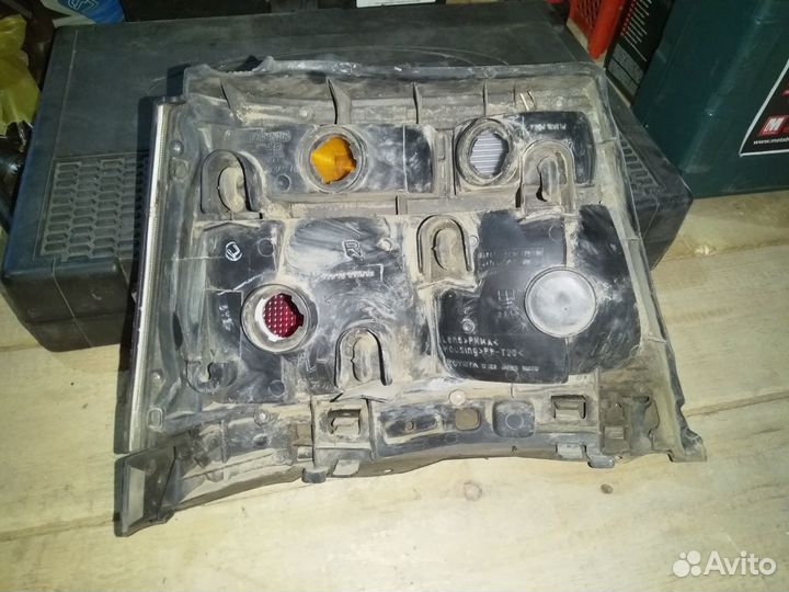 Фонарь задний Toyota corolla