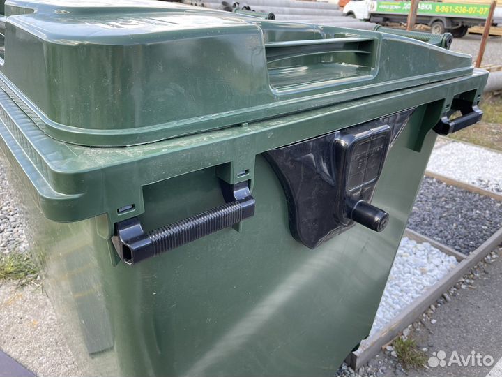 Пластиковый мусорный бак контейнер