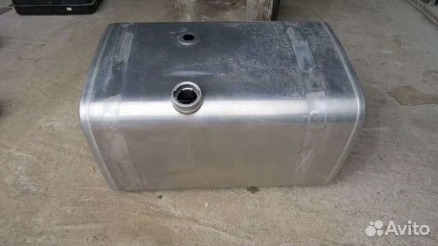 Алюминиевый бак на камаз. Топливный бак камаз 5490 700 литров. Бак топливный камаз 350л евро. Бак топливный камаз 5490 760 литров. На камаз.