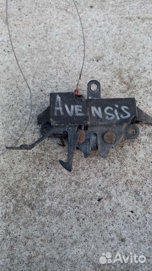 Toyota Avensis t22 замок капота