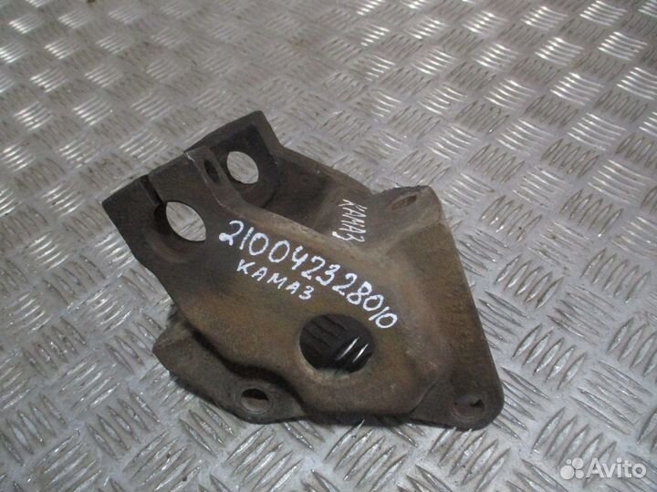 Кронштейн передней рессоры правый камаз 4310-29024