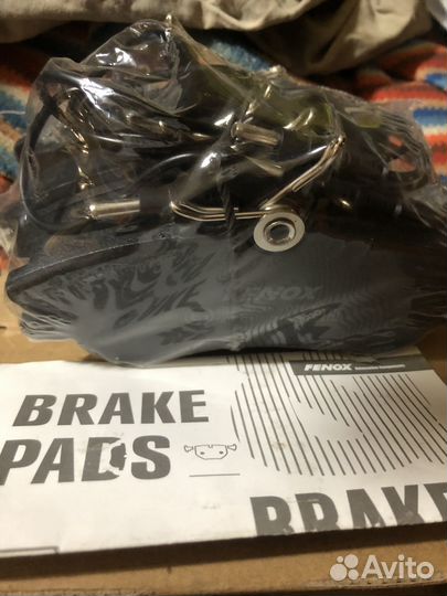 Продаю передние тормозные колодки