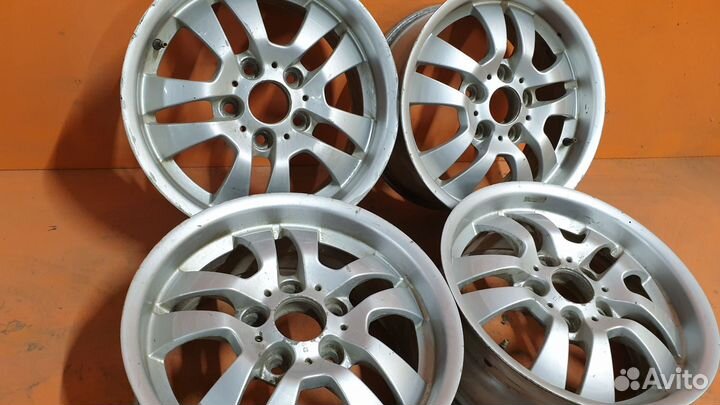 Есть сварка. 4 диска - диаметр 16 PCD 5х120 BMW