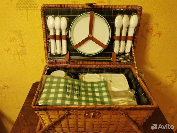 Корзина для пикника с посудой