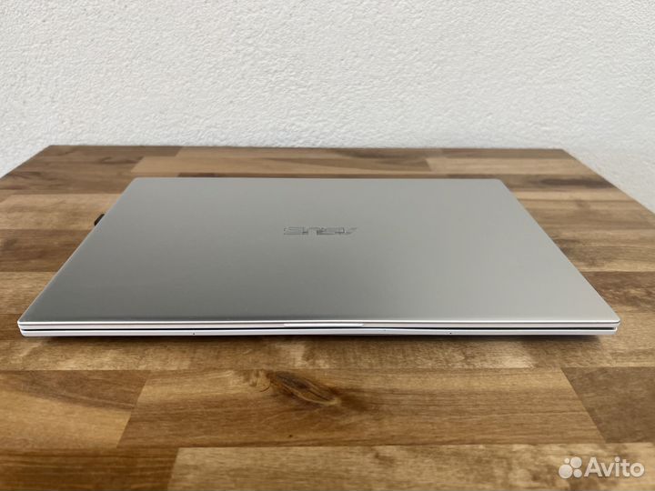 Супер ультрабук IPS FHD Core i3-8145 8Gb SSD 256Gb